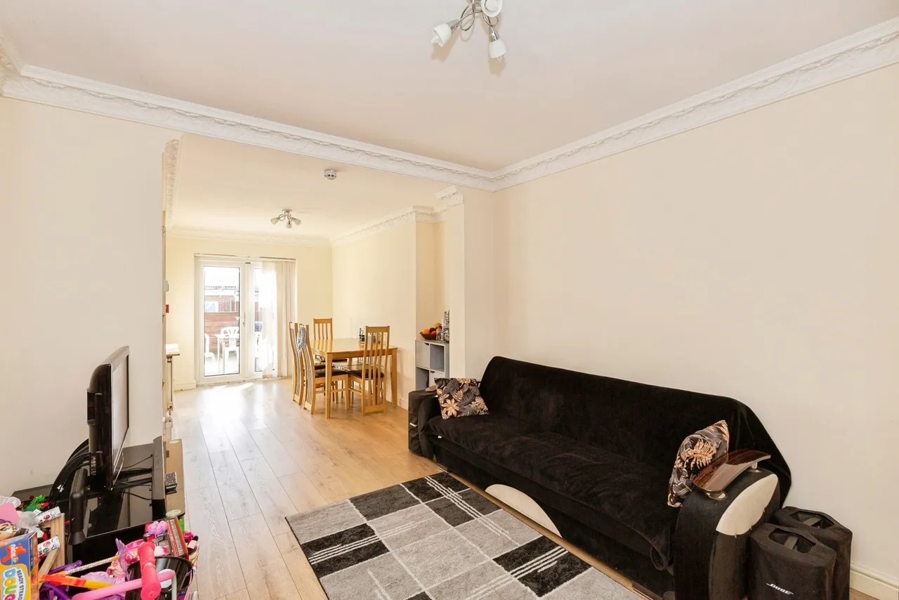 Loxford Lane, Ilford, IG1, photo 3