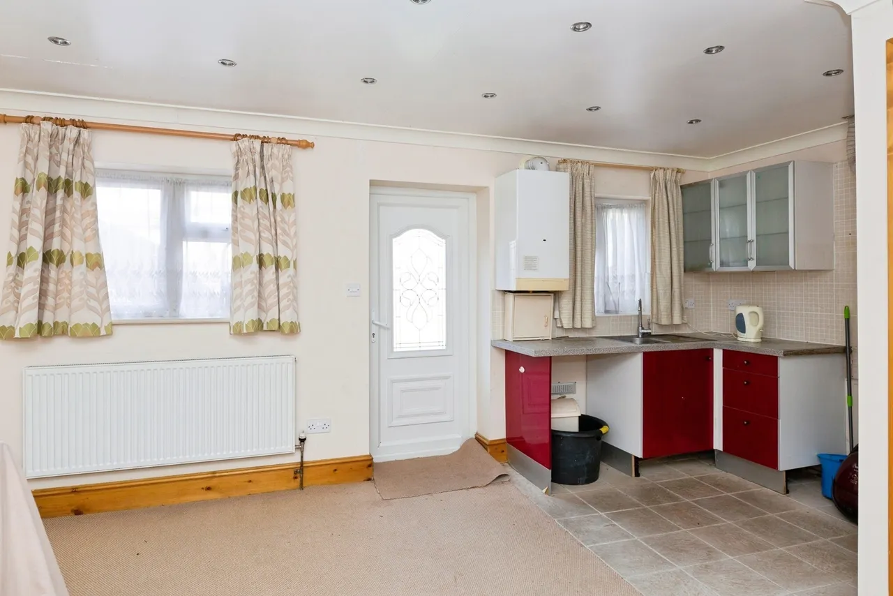 Loxford Lane, Ilford, IG1, photo 19