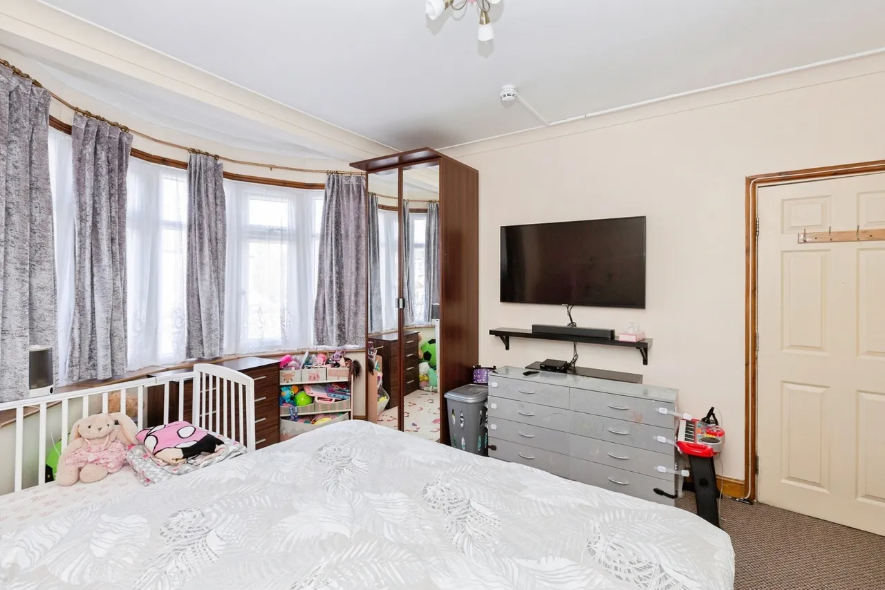 Loxford Lane, Ilford, IG1, photo 11