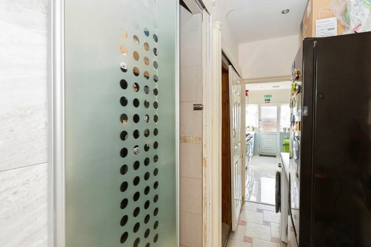 Loxford Lane, Ilford, IG1, photo 8