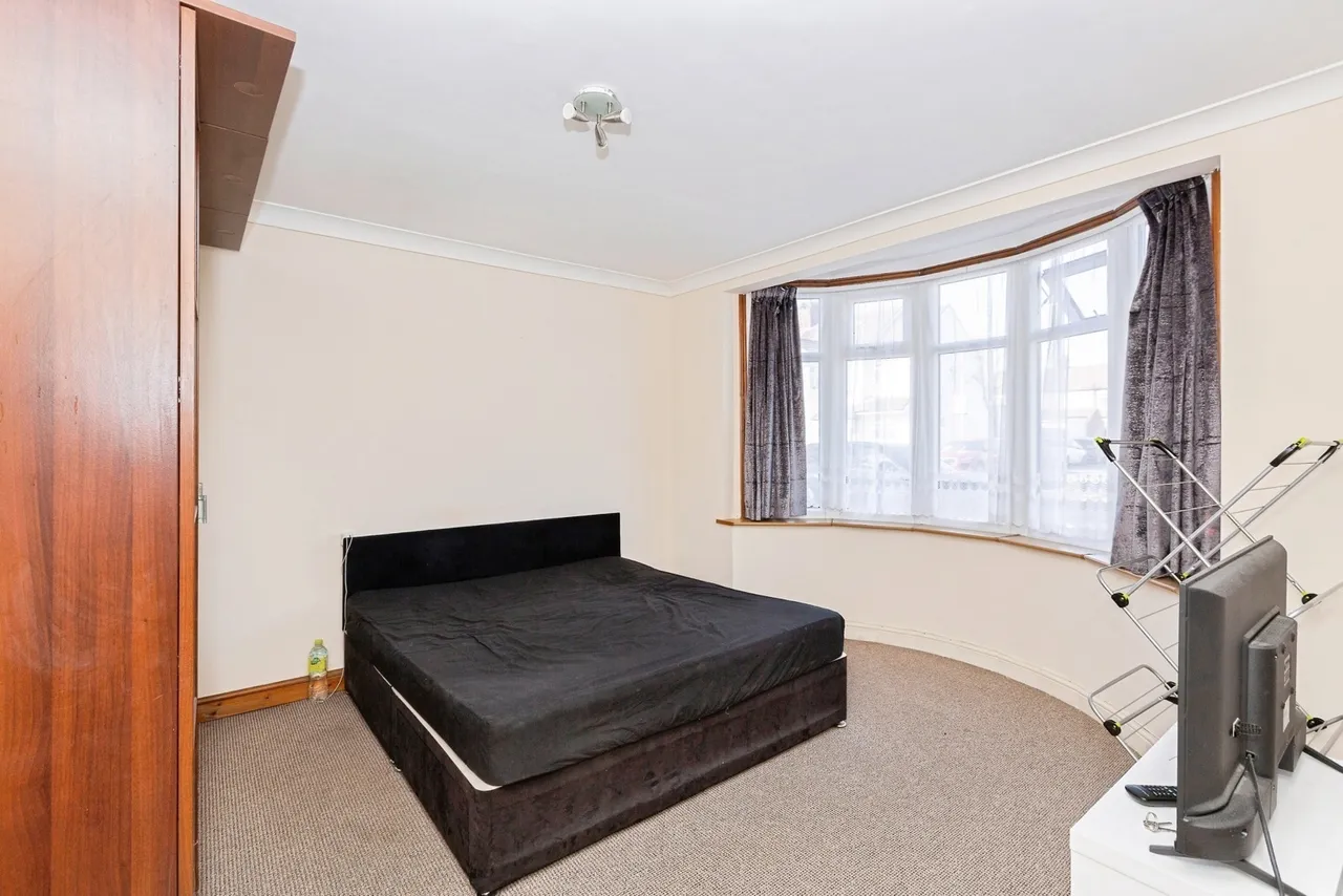 Loxford Lane, Ilford, IG1, photo 2