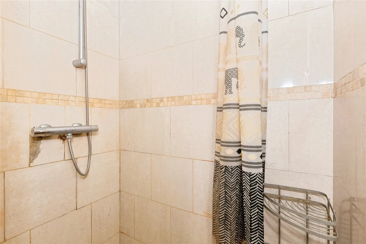 Loxford Lane, Ilford, IG1, photo 9