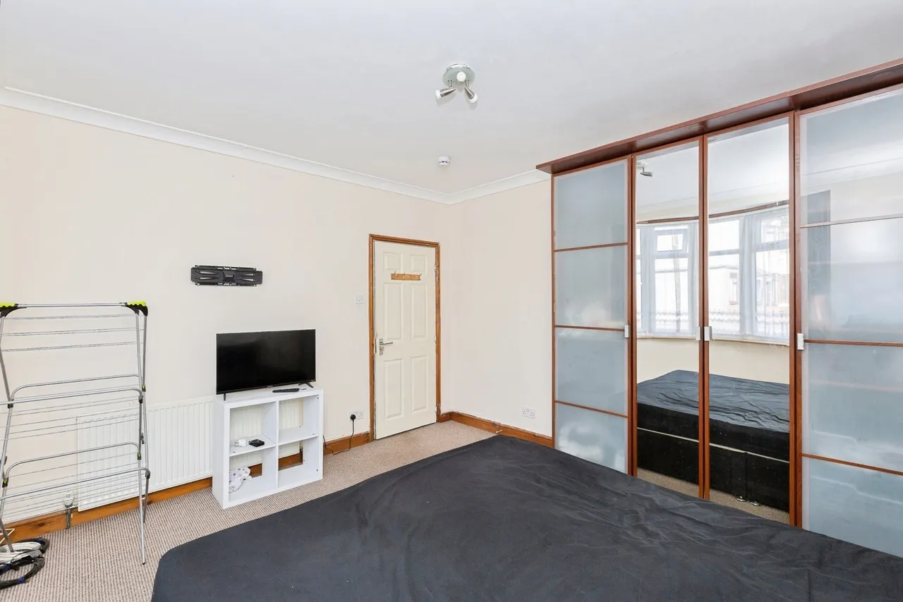 Loxford Lane, Ilford, IG1, photo 13