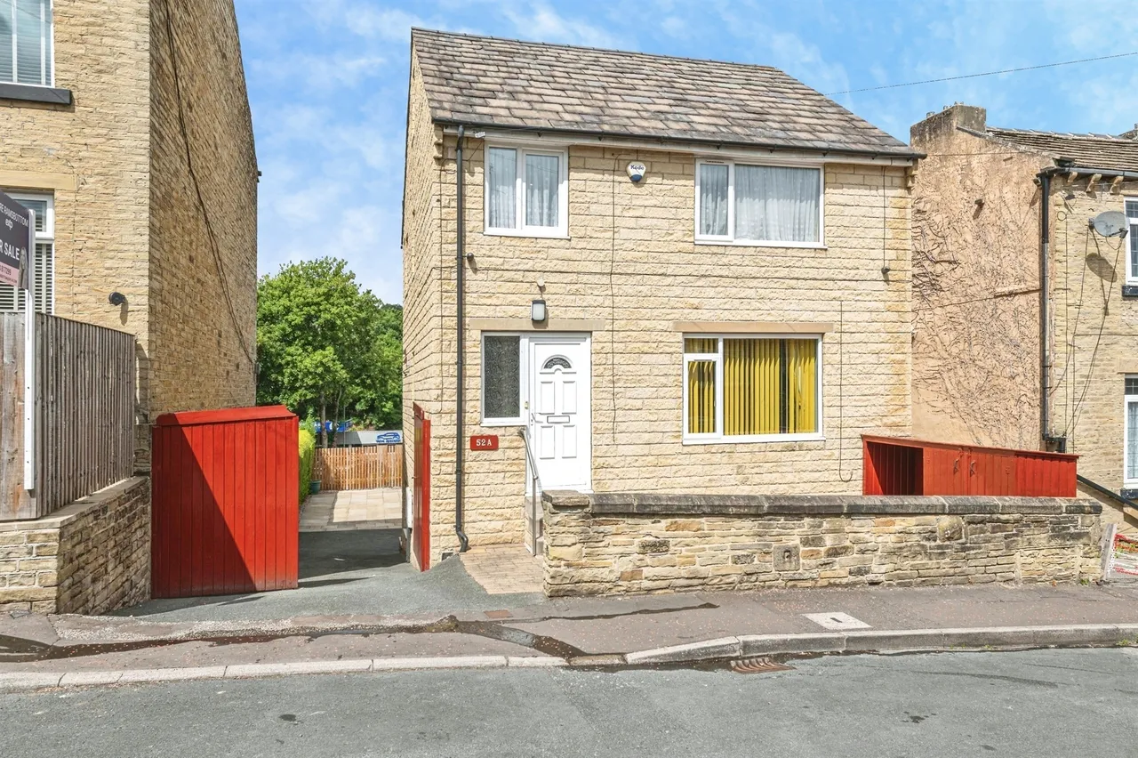 5 bed house for sale — Brooke Street, Rastrick, Brighouse