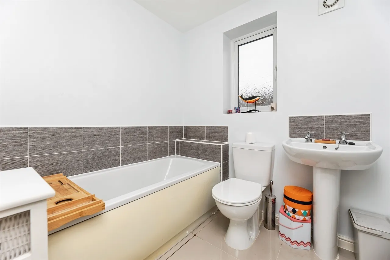 Seaton Crescent, Knottingley, photo 6