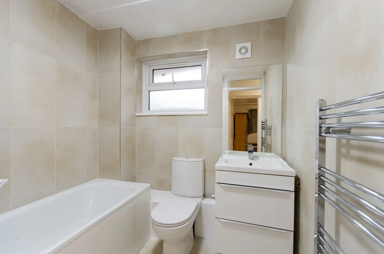 92 Garrick Close, London, photo 4