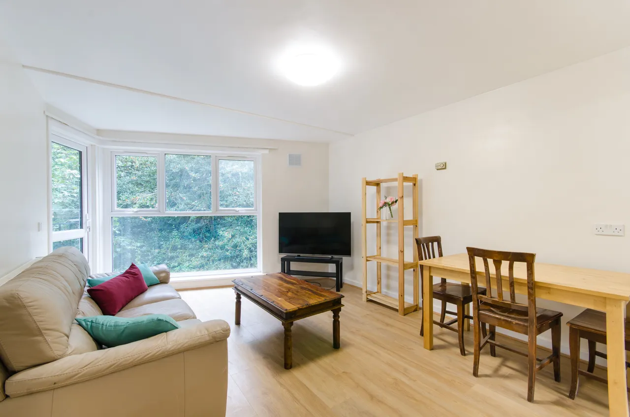 1 bed flat to rent — 92 Garrick Close, London