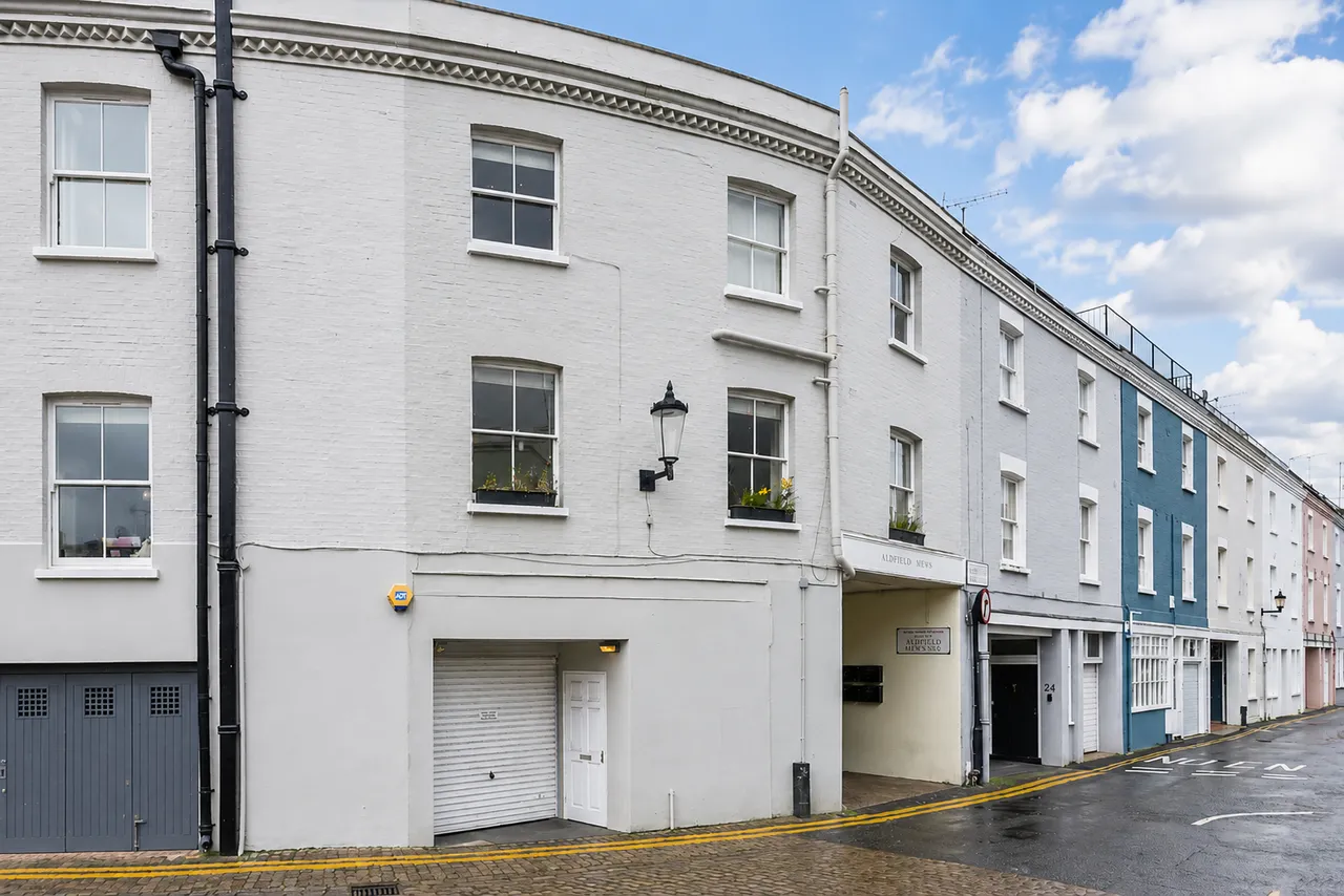 3 bed flat for sale, Redfield Lane, SW5