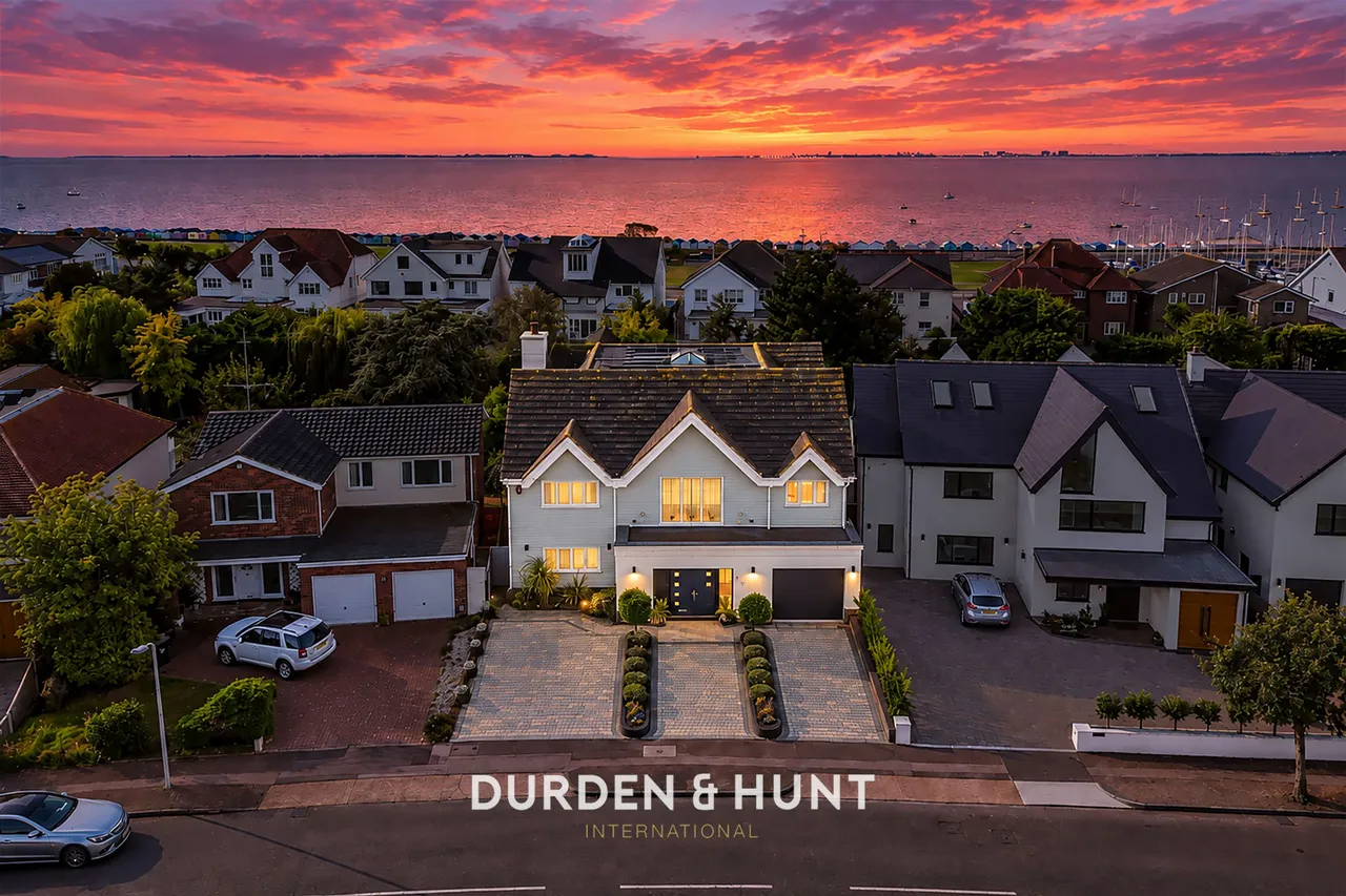 5 bed house for sale, Burges Road, Thorpe Bay, SS1
