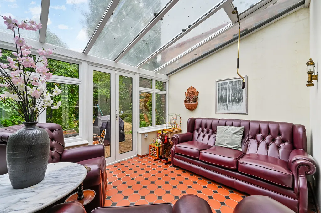 Durrington Park Road, London, SW20, photo 3