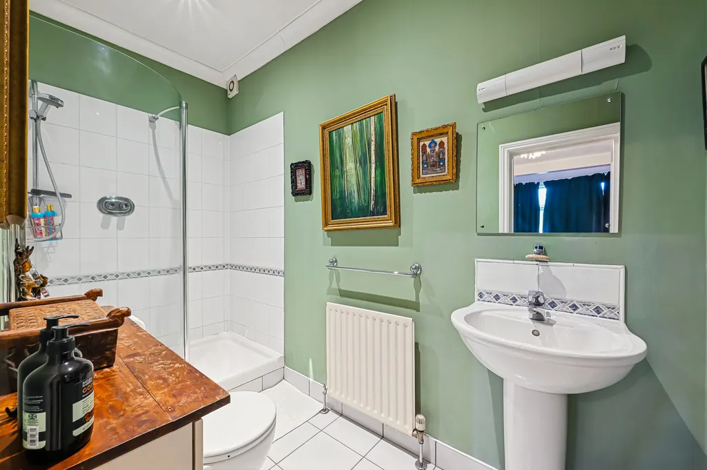 Durrington Park Road, London, SW20, photo 10