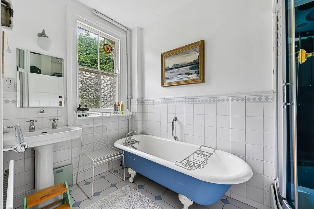 Durrington Park Road, London, SW20, photo 12