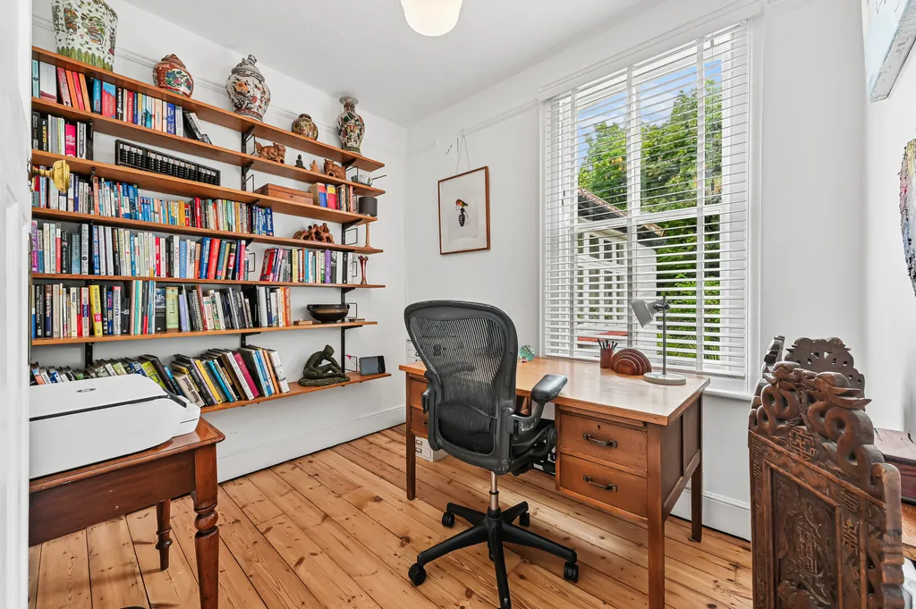 Durrington Park Road, London, SW20, photo 11