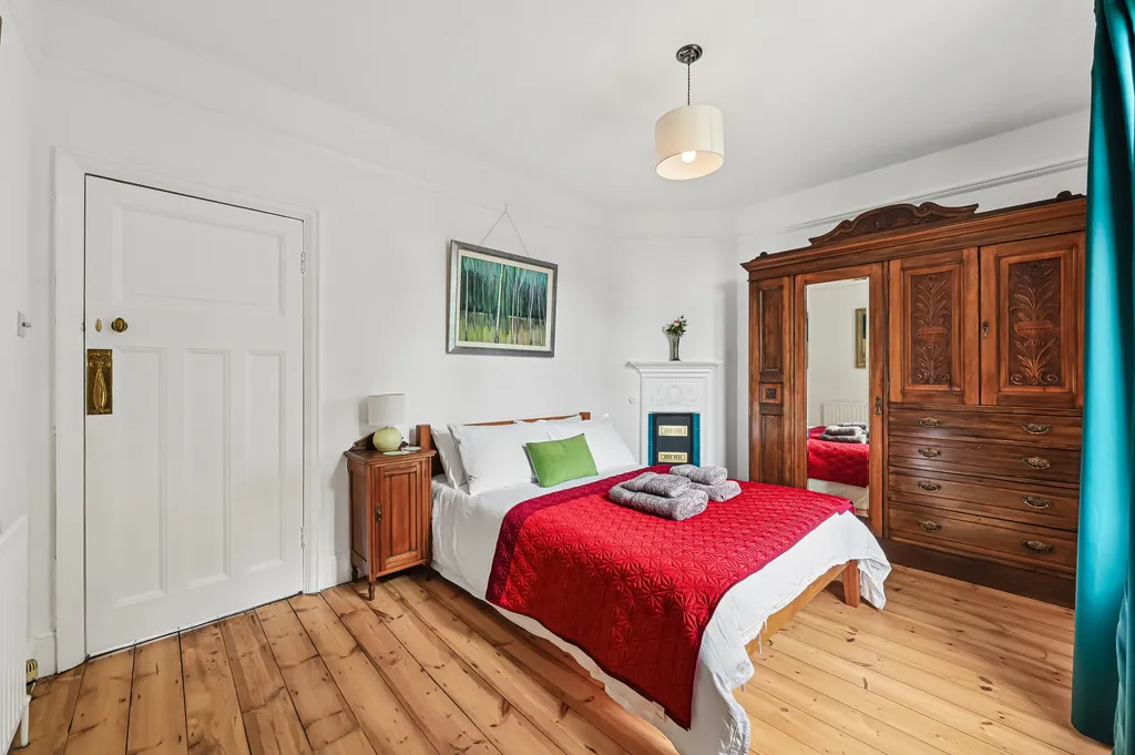 Durrington Park Road, London, SW20, photo 8