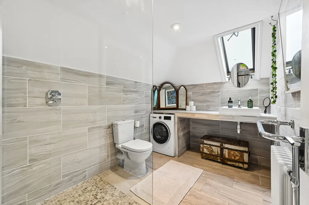 Durrington Park Road, London, SW20, photo 6