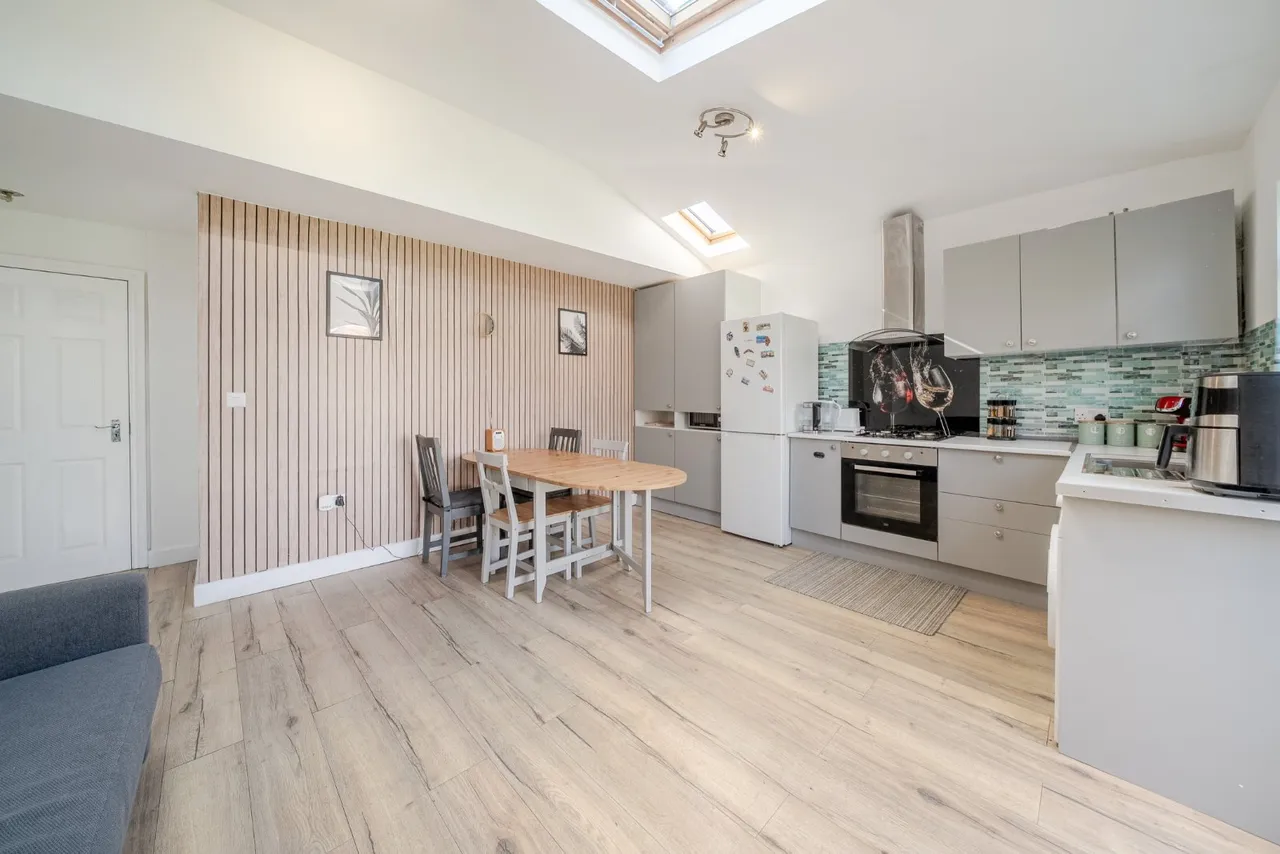 3 bed flat for sale — Angles Road, Streatham, London, SW16