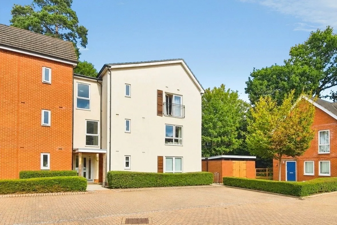 2 bed flat for sale — Jaguar Lane, Bracknell, Berkshire, RG12 9PE