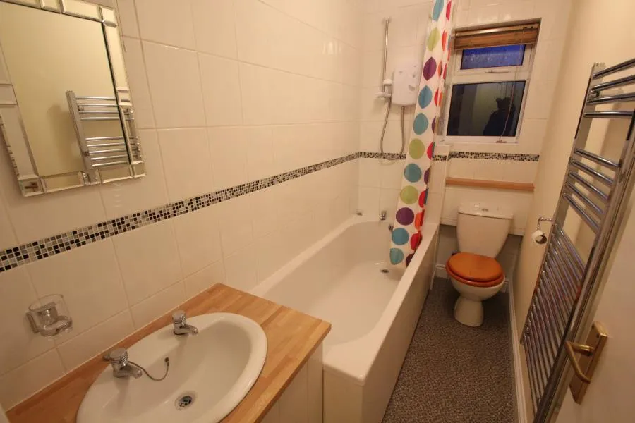 Willowmead Close, Woking, GU21, photo 6
