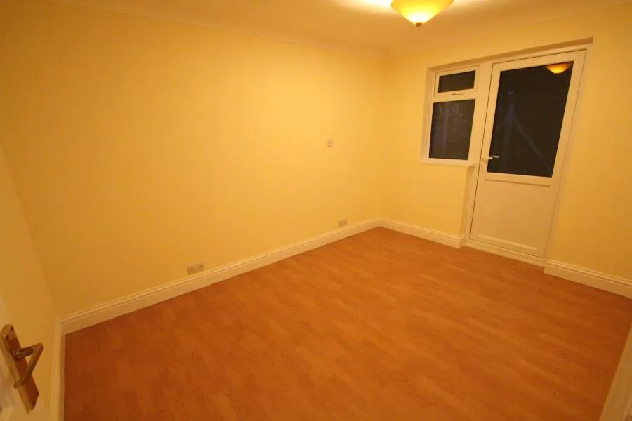 Willowmead Close, Woking, GU21, photo 5
