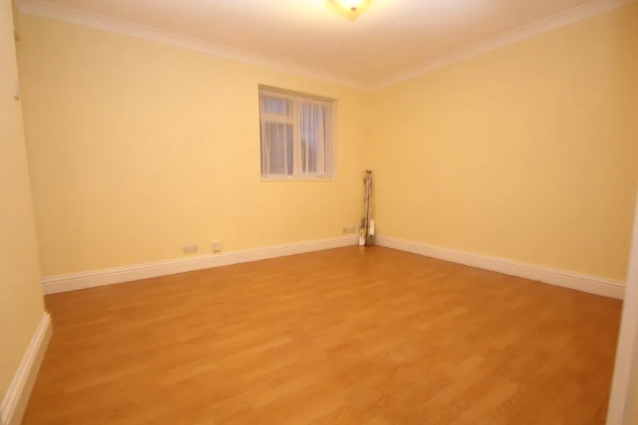 Willowmead Close, Woking, GU21, photo 4