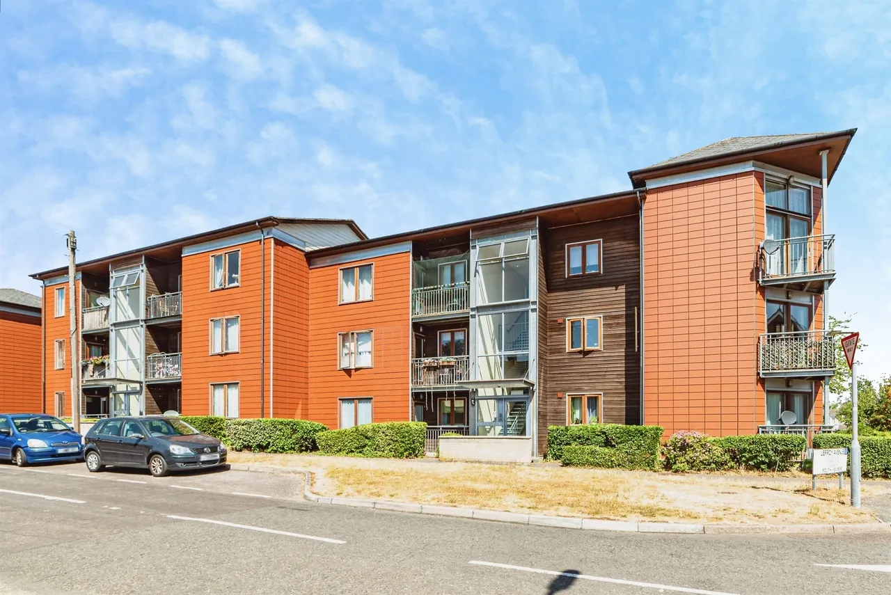2 bed flat for sale — Southview Mews, Basingstoke