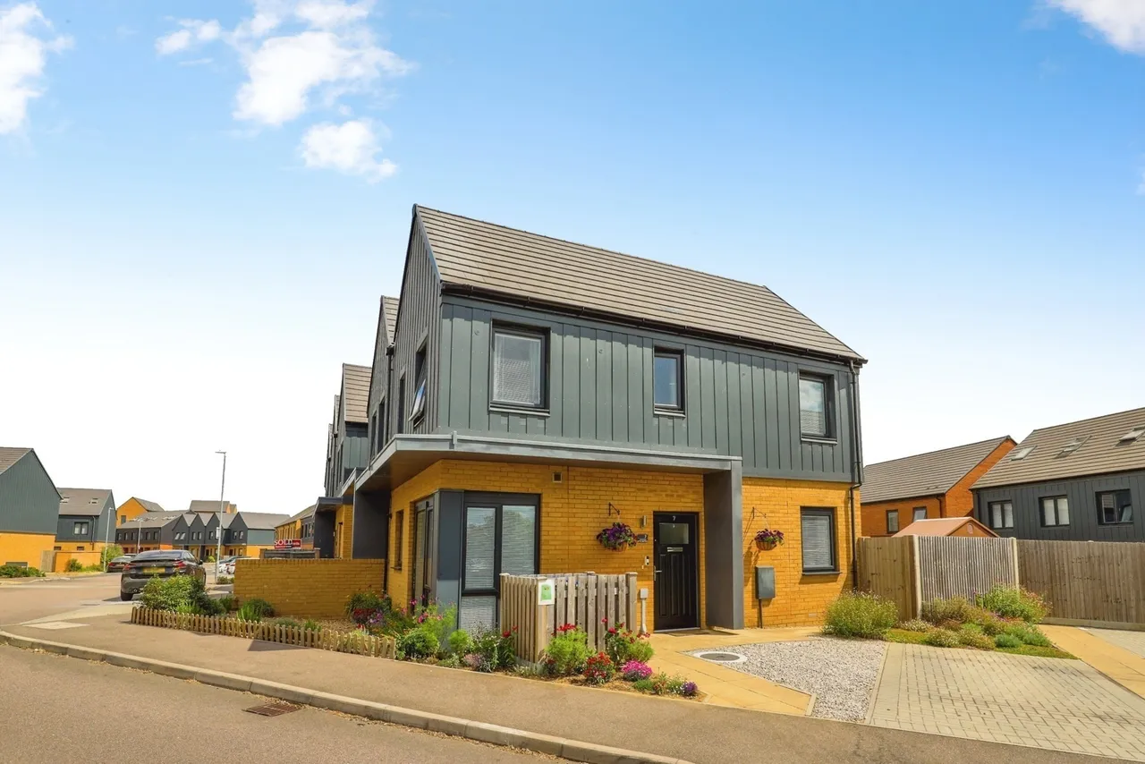 2 bed house for sale — Jupiter Road, Milton Regis, Sittingbourne, Kent, ME10