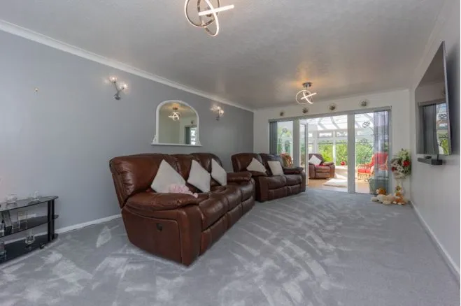 Fox Hill Drive, Stalybridge, photo 9