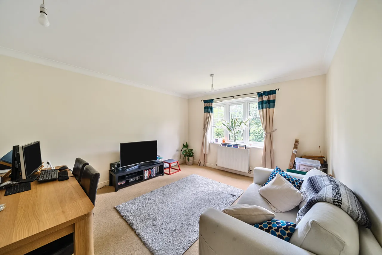 Hale Lane, Abbey Court, HA8, photo 2