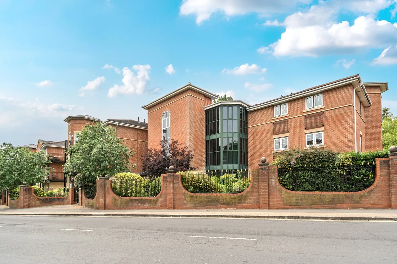 2 bed flat for sale, Hale Lane, Abbey Court, HA8