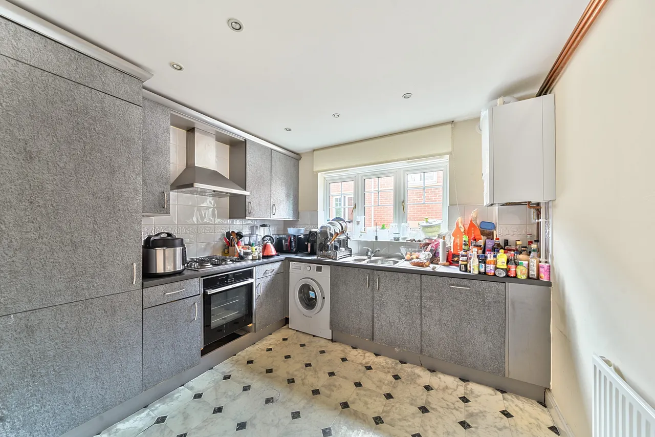Hale Lane, Abbey Court, HA8, photo 3