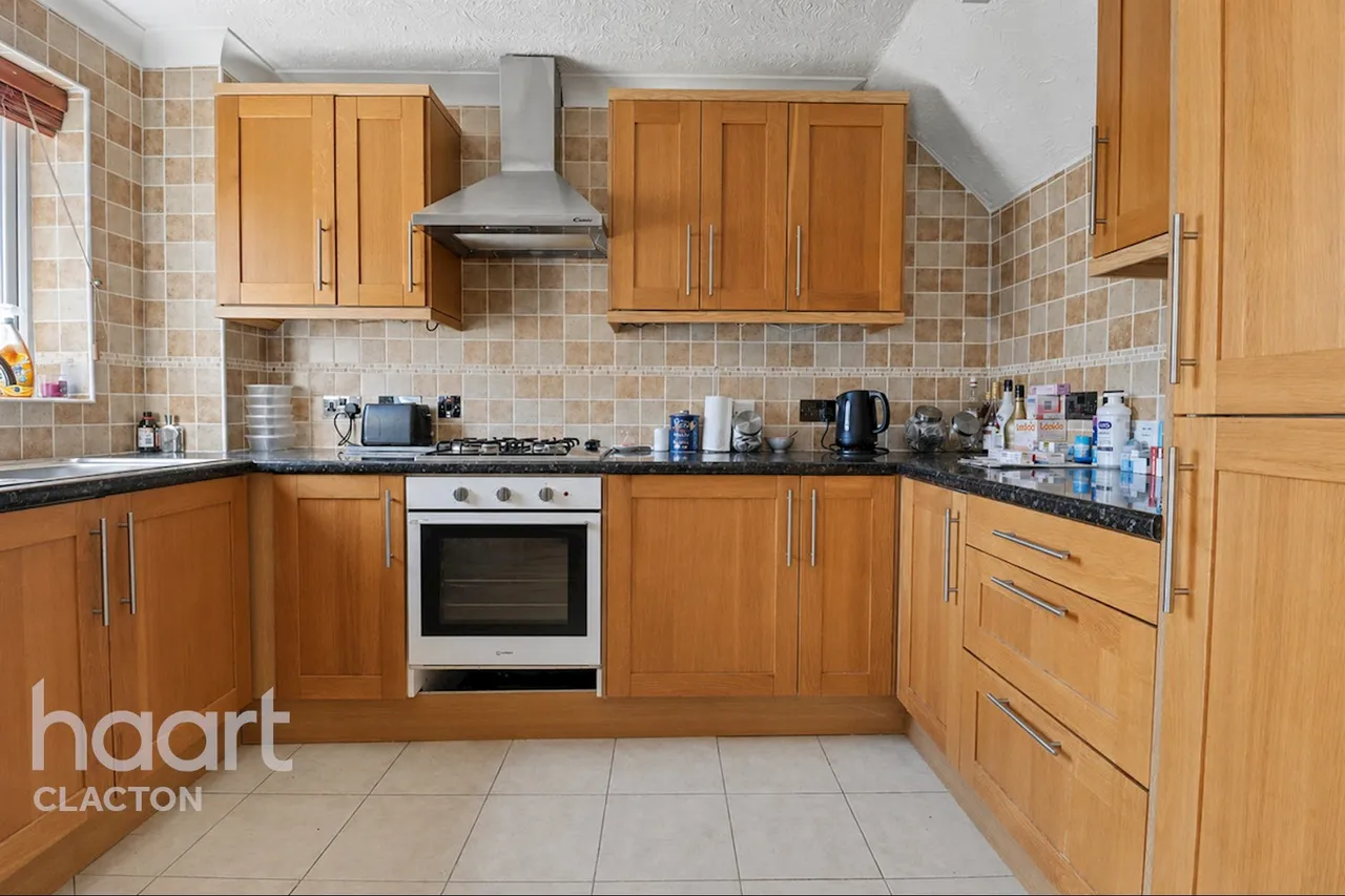 Portsmouth Road, Clacton-On-Sea, CO15, photo 3