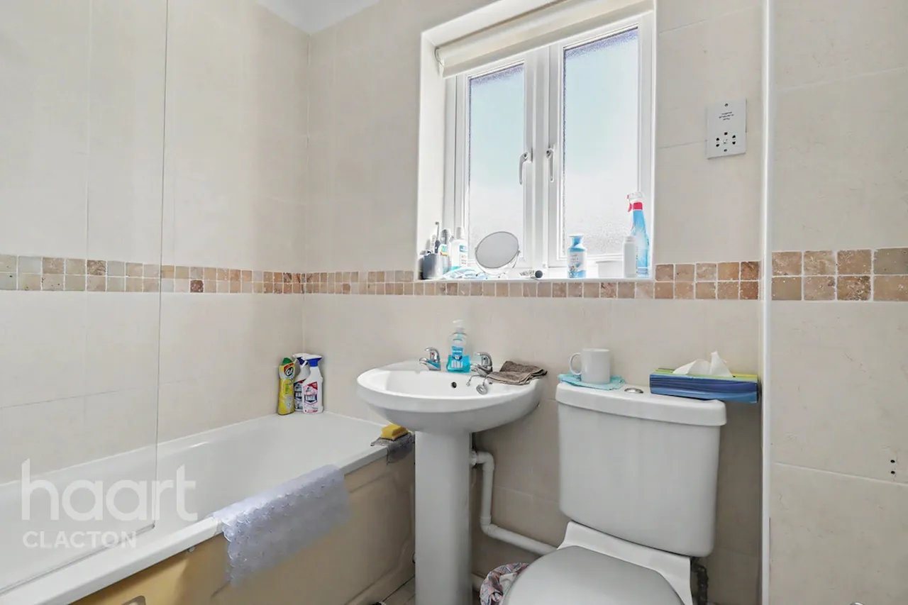 Portsmouth Road, Clacton-On-Sea, CO15, photo 9