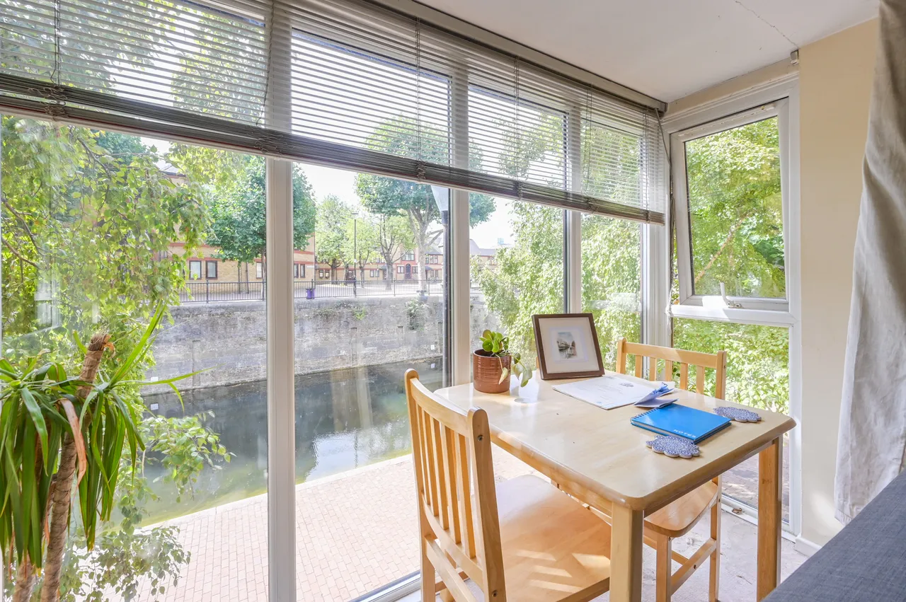 32 Waterman Way, London, photo 6