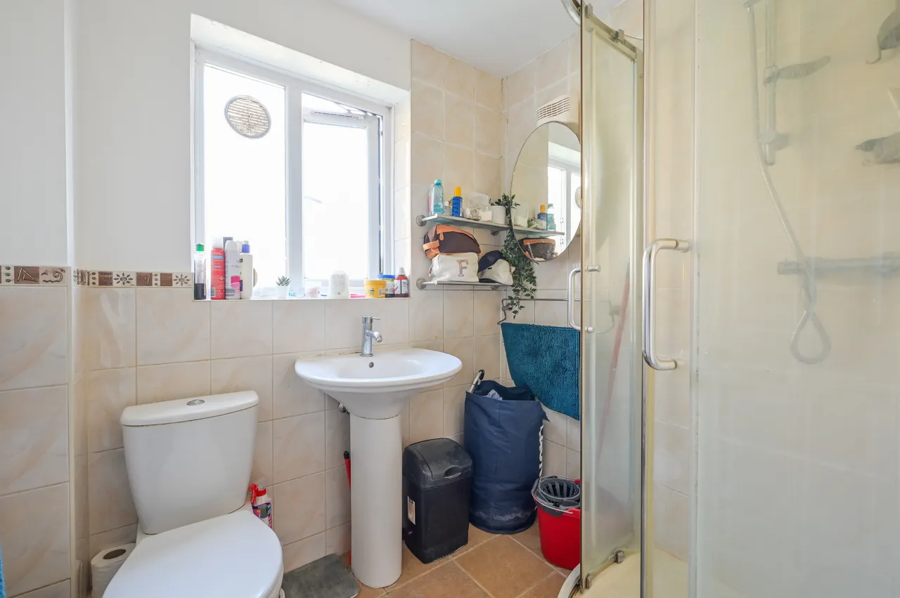 32 Waterman Way, London, photo 4