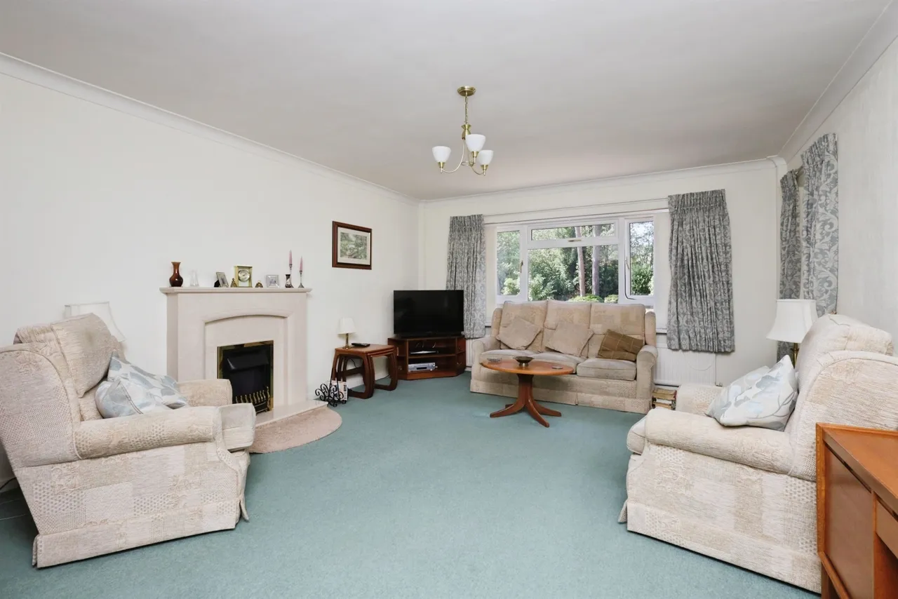 Compton Place Road, Eastbourne, photo 2