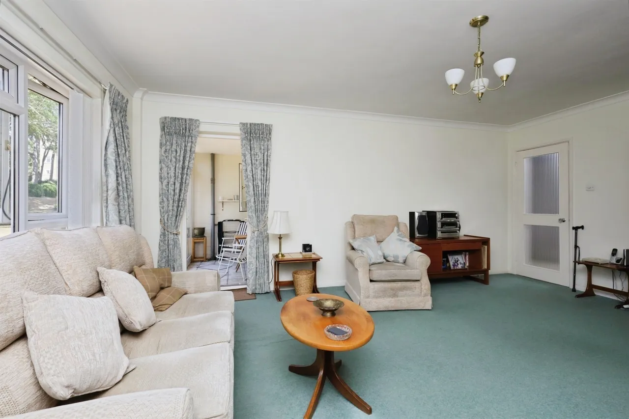 Compton Place Road, Eastbourne, photo 3