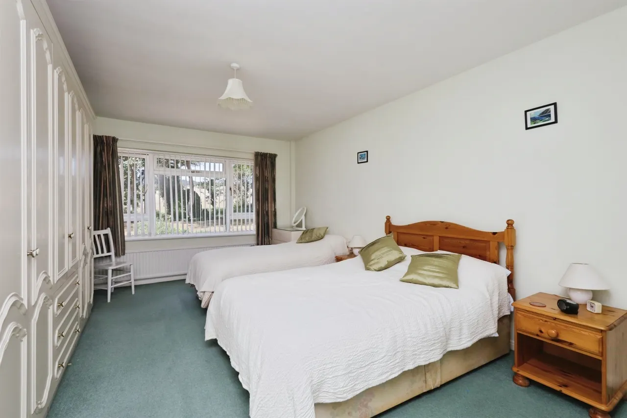 Compton Place Road, Eastbourne, photo 6