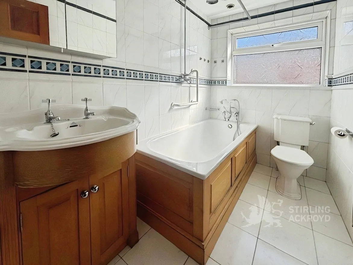 Elizabeth Gardens, Sunbury-on-Thames, TW16, photo 15