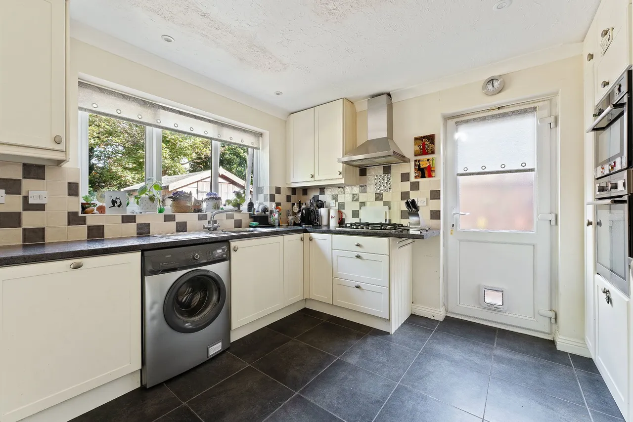 Myrrfield Road, Bishopdown, SP1, photo 5