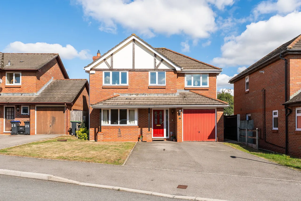 4 bed house for sale, Myrrfield Road, Bishopdown, SP1