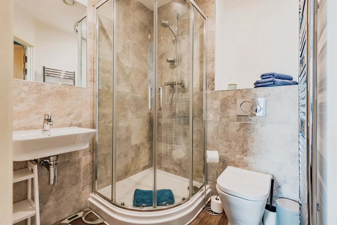 Marketfield Way, Redhill, RH1, photo 11