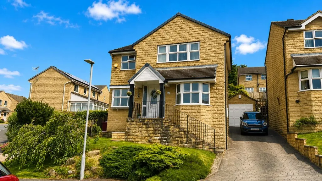 4 bed house for sale, Leys Close, Thackley