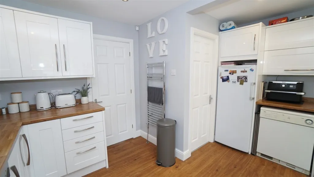 Leys Close, Thackley, photo 7
