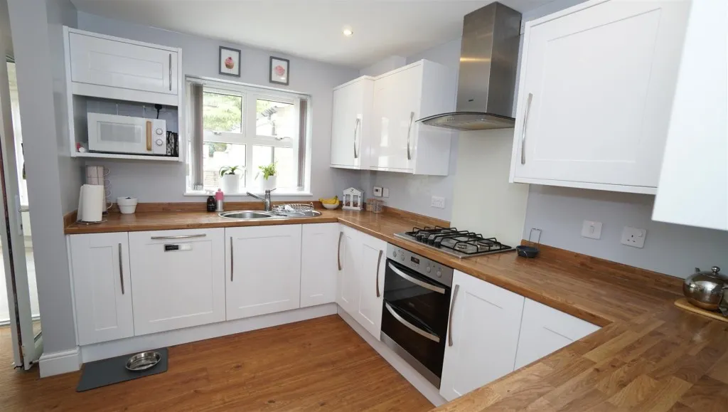 Leys Close, Thackley, photo 6