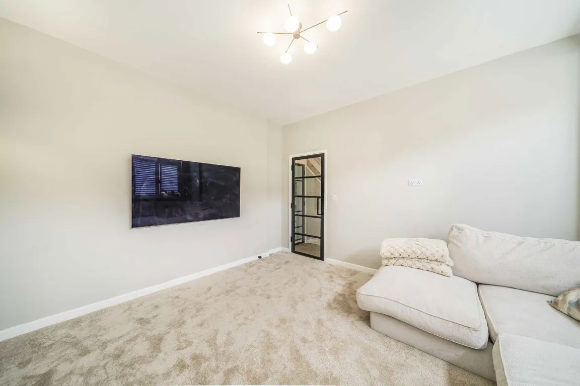 Fieldend Road, SW16, photo 9
