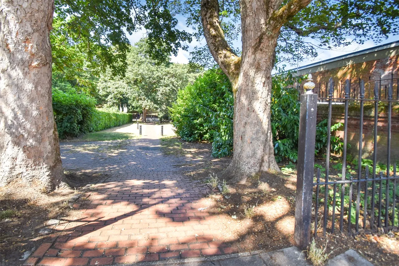 Upper Elms Road, Aldershot, Hampshire, GU11 3ES, photo 24