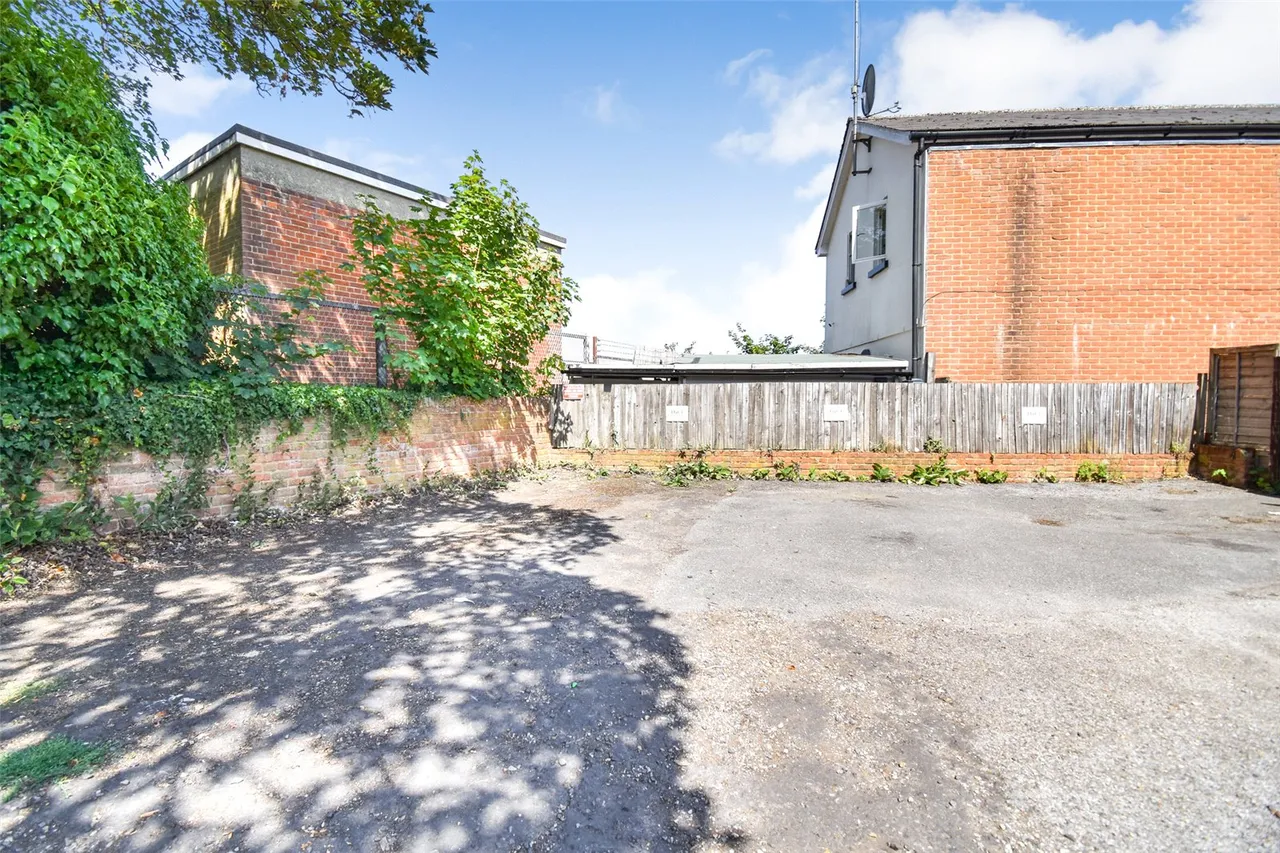 Upper Elms Road, Aldershot, Hampshire, GU11 3ES, photo 4