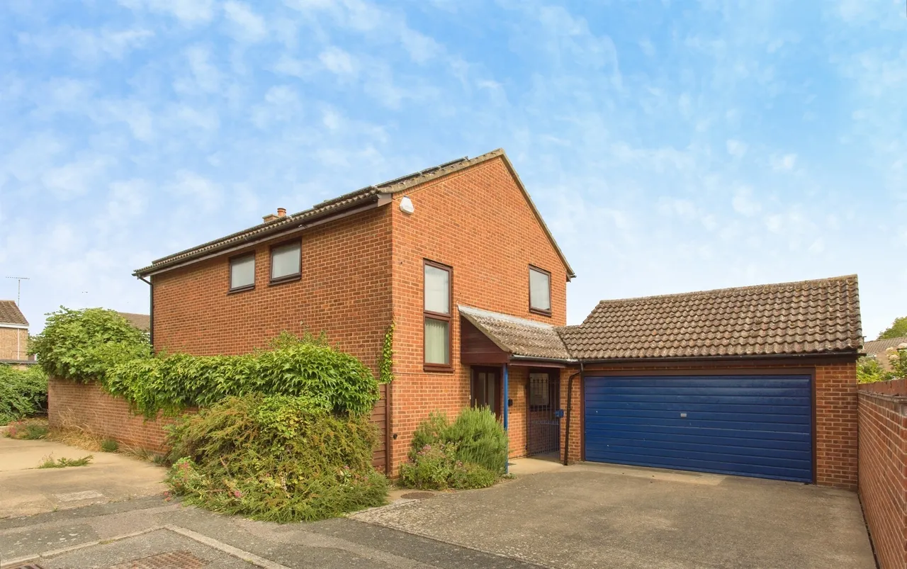 4 bed house for sale — Narrow Lane, Histon, Cambridge