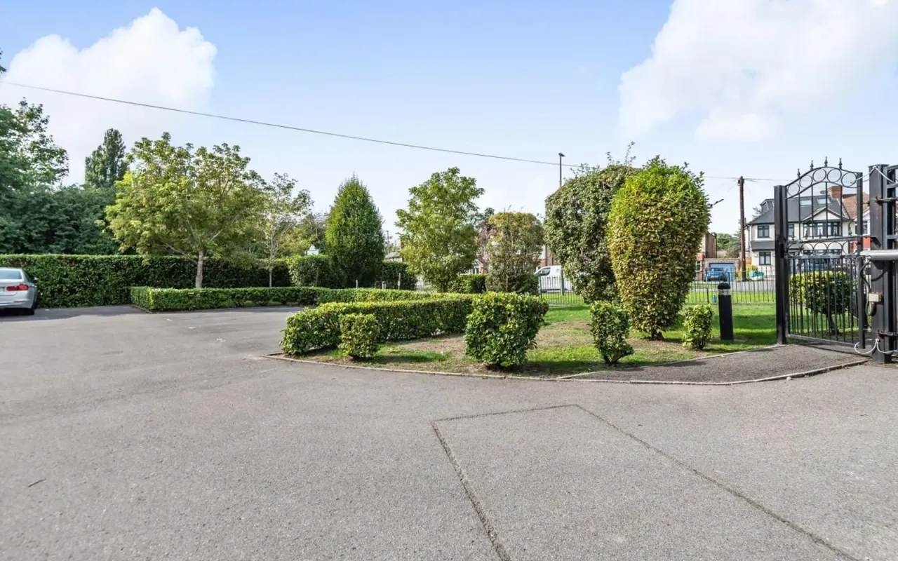 Ruxley Lane, Epsom, KT19, photo 13