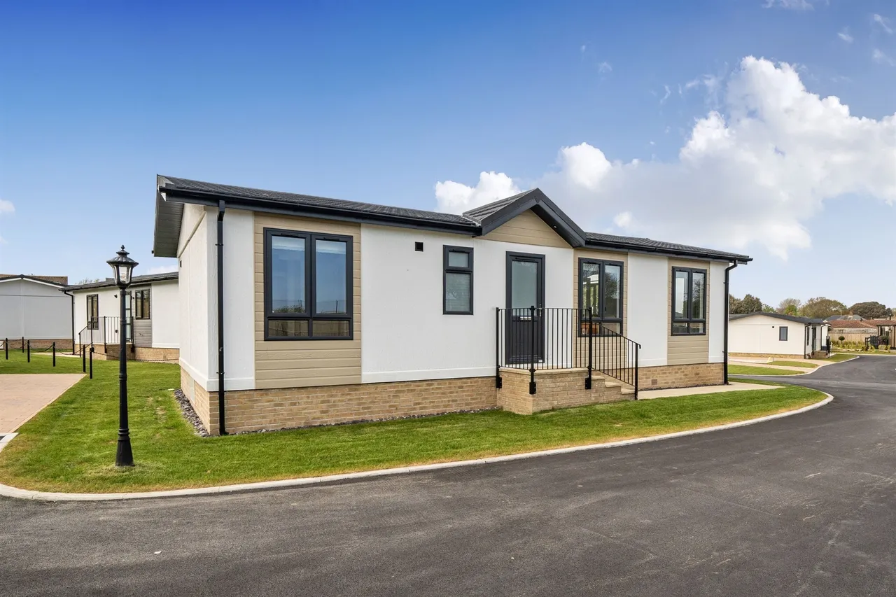 2 bed park home for sale — Wick Lane, Christchurch